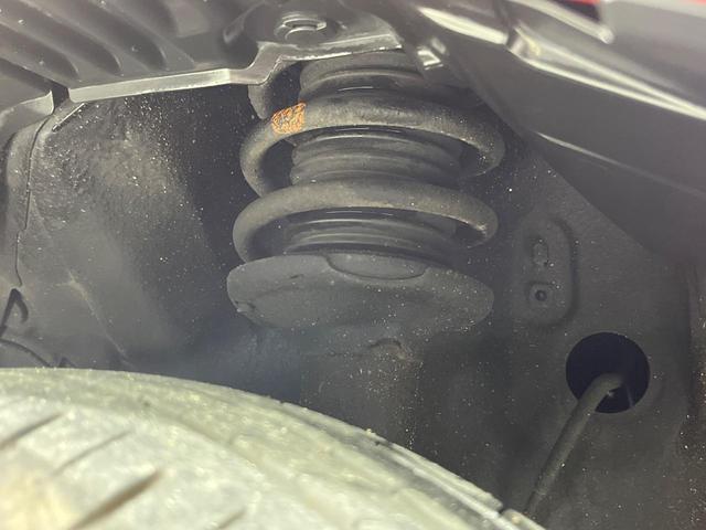 アルト L 純正ディスプレイオーディオ バックカメラ 禁煙車 衝突軽減装置 シートヒーター クリアランスソナー オートライト 電動格納ミラー パワーステアリング パワーウィンドウ 衝突安全ボディ 盗難防止システム(24枚目)