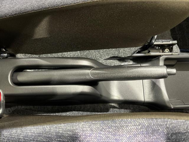 アルト L 純正ディスプレイオーディオ バックカメラ 禁煙車 衝突軽減装置 シートヒーター クリアランスソナー オートライト 電動格納ミラー パワーステアリング パワーウィンドウ 衝突安全ボディ 盗難防止システム(46枚目)