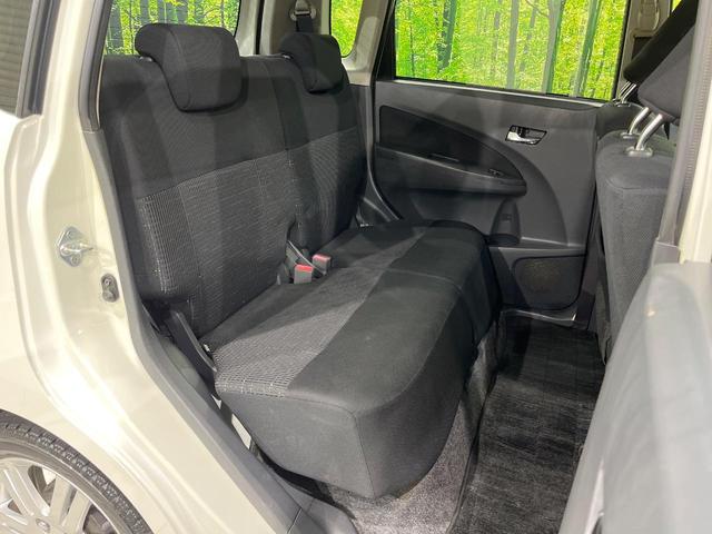 後部座席も気になるようなキズ・汚れやへたり等、大きなダメージはなく、良好な状態です。