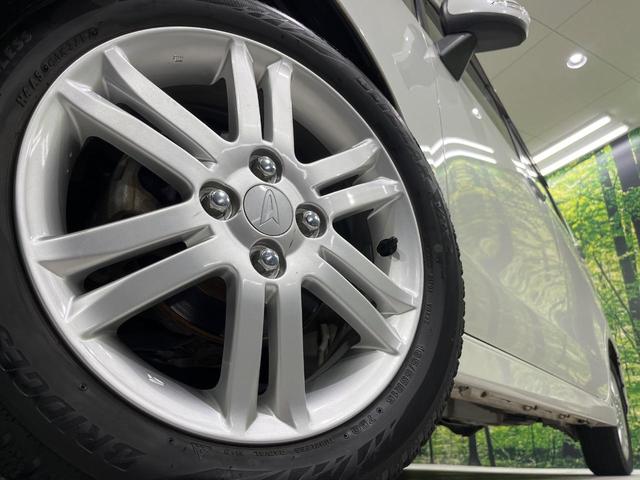 【純正１５インチアルミホイール】外観にマッチした純正アルミホイールを装着しております。各種社外アルミホイールや、スタッドレスタイヤも取扱いしております。是非ご相談ください♪