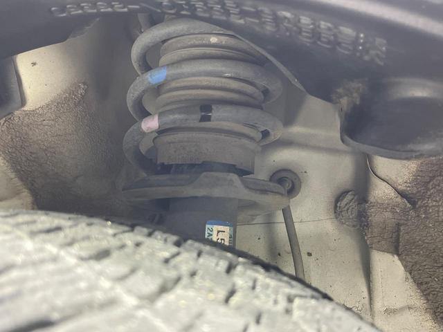 お車を安心してお乗りいただく為には、足回りの定期点検が欠かせません。サービスサポート（有償保証）では無料点検もご提供しており、安心のカーライフをお過ごしいただけるサポート体制が整っています。