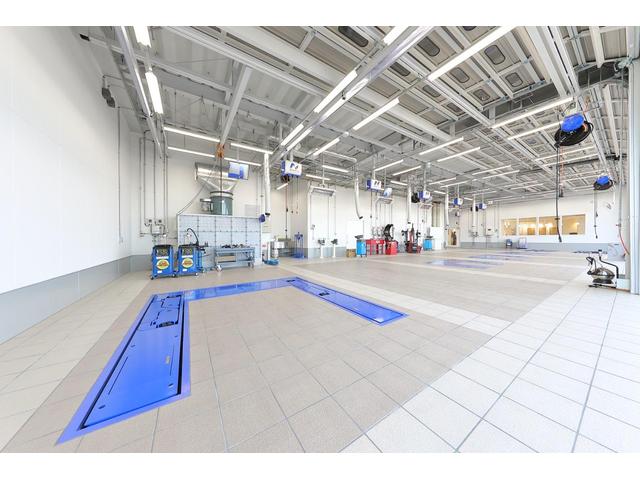 大型整備工場を完備しておりますので、ご納車後も安心です。