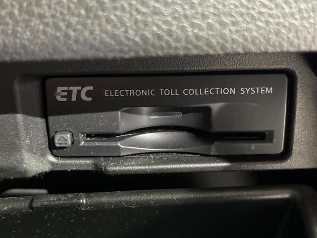 セレナ ハイウェイスター　アドバンスドセーフティパッケージ　４ＷＤ　両側電動ドア　後席モニター　全周囲カメラ　エマージェンシーブレーキ　禁煙車　ドラレコ　スマートキー　ＬＥＤヘッド　ビルトインＥＴＣ　クルコン　純正１７インチアルミ　オートライト　オートエアコン（8枚目）