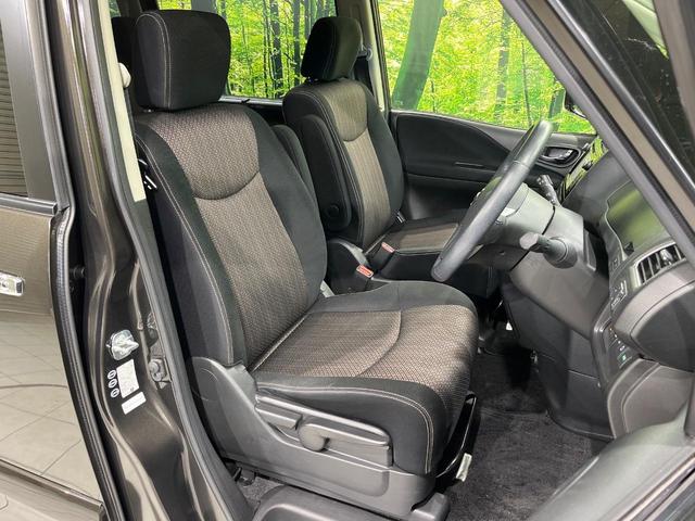 セレナ ハイウェイスター　アドバンスドセーフティパッケージ　４ＷＤ　両側電動ドア　後席モニター　全周囲カメラ　エマージェンシーブレーキ　禁煙車　ドラレコ　スマートキー　ＬＥＤヘッド　ビルトインＥＴＣ　クルコン　純正１７インチアルミ　オートライト　オートエアコン（9枚目）