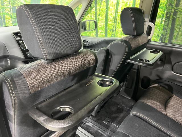 セレナ ハイウェイスター　アドバンスドセーフティパッケージ　４ＷＤ　両側電動ドア　後席モニター　全周囲カメラ　エマージェンシーブレーキ　禁煙車　ドラレコ　スマートキー　ＬＥＤヘッド　ビルトインＥＴＣ　クルコン　純正１７インチアルミ　オートライト　オートエアコン（43枚目）