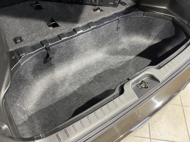 セレナ ハイウェイスター　アドバンスドセーフティパッケージ　４ＷＤ　両側電動ドア　後席モニター　全周囲カメラ　エマージェンシーブレーキ　禁煙車　ドラレコ　スマートキー　ＬＥＤヘッド　ビルトインＥＴＣ　クルコン　純正１７インチアルミ　オートライト　オートエアコン（49枚目）