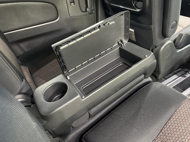 セレナ ハイウェイスター　アドバンスドセーフティパッケージ　４ＷＤ　両側電動ドア　後席モニター　全周囲カメラ　エマージェンシーブレーキ　禁煙車　ドラレコ　スマートキー　ＬＥＤヘッド　ビルトインＥＴＣ　クルコン　純正１７インチアルミ　オートライト　オートエアコン（55枚目）