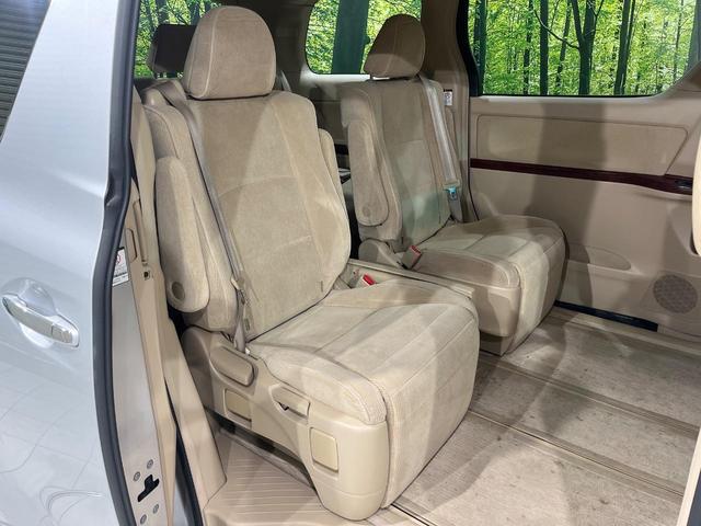 後部座席も気になるようなキズ・汚れやへたり等、大きなダメージはなく、良好な状態です。