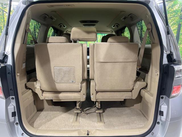 普段のお買い物や通勤、送迎等に十分な荷室スペースを確保しております。セカンドシートを倒すと、大きな荷物の積載も可能です♪