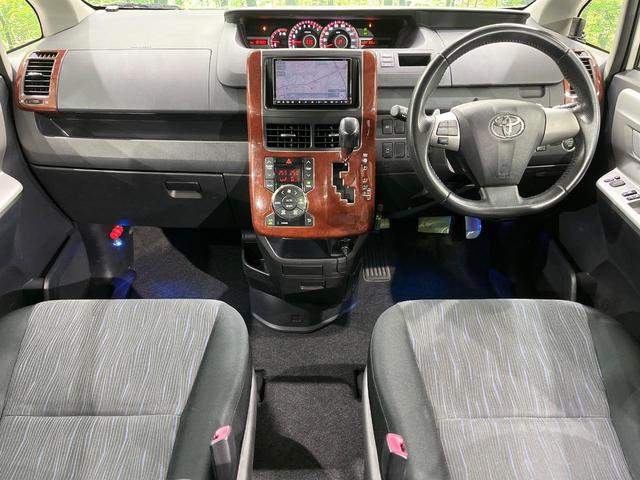 ノア Ｓｉ　クラリオン製ＳＤナビ　電動スライドドア　バックカメラ　寒冷地仕様　禁煙車　スマートキー　ＨＩＤヘッド　ＥＴＣ　純正１６インチアルミホイール　オートライト　盗難防止装置　衝突安全ボディ　ドアバイザー（2枚目）