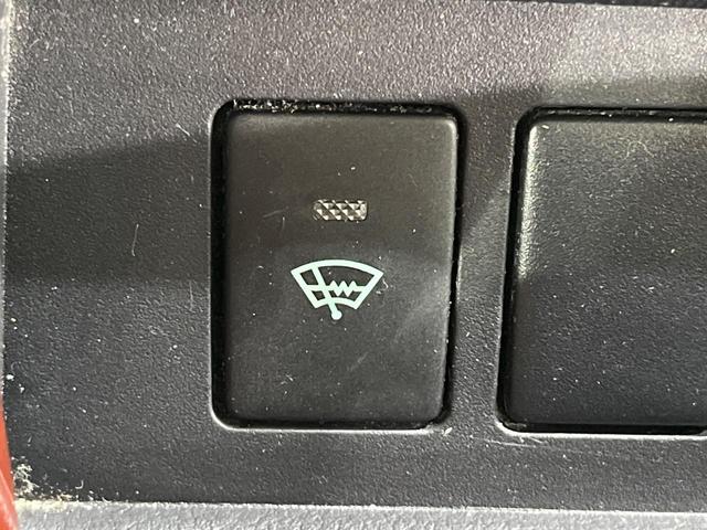 ノア Ｓｉ　クラリオン製ＳＤナビ　電動スライドドア　バックカメラ　寒冷地仕様　禁煙車　スマートキー　ＨＩＤヘッド　ＥＴＣ　純正１６インチアルミホイール　オートライト　盗難防止装置　衝突安全ボディ　ドアバイザー（5枚目）