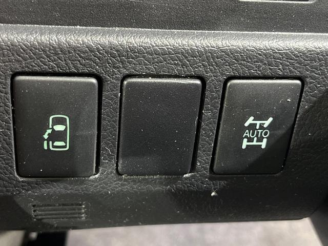 ノア Ｓｉ　クラリオン製ＳＤナビ　電動スライドドア　バックカメラ　寒冷地仕様　禁煙車　スマートキー　ＨＩＤヘッド　ＥＴＣ　純正１６インチアルミホイール　オートライト　盗難防止装置　衝突安全ボディ　ドアバイザー（6枚目）