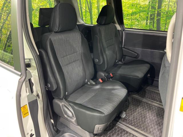 ノア Ｓｉ　クラリオン製ＳＤナビ　電動スライドドア　バックカメラ　寒冷地仕様　禁煙車　スマートキー　ＨＩＤヘッド　ＥＴＣ　純正１６インチアルミホイール　オートライト　盗難防止装置　衝突安全ボディ　ドアバイザー（10枚目）