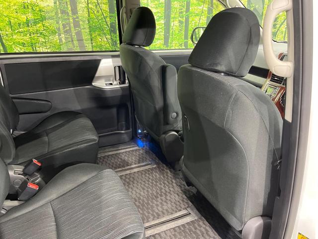 ノア Ｓｉ　クラリオン製ＳＤナビ　電動スライドドア　バックカメラ　寒冷地仕様　禁煙車　スマートキー　ＨＩＤヘッド　ＥＴＣ　純正１６インチアルミホイール　オートライト　盗難防止装置　衝突安全ボディ　ドアバイザー（45枚目）