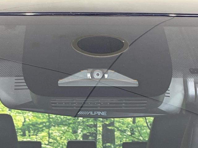 ヴォクシー Ｓ－Ｚ　４ＷＤ　ディスプレイオーディオ　両側電動ドア　後席モニター　バックカメラ　衝突被害軽減システム　レーダークルーズ　禁煙車　電動リアゲート　ドラレコ　コーナーセンサー　スマートキー　ＬＥＤヘッド　ＥＴＣ（7枚目）