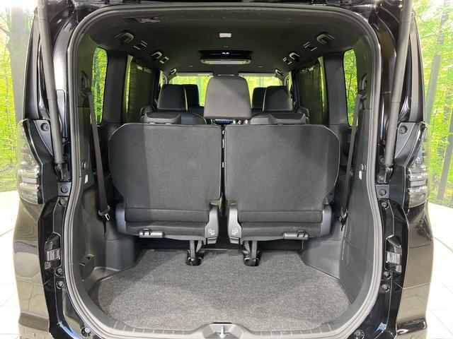 ヴォクシー Ｓ－Ｚ　４ＷＤ　ディスプレイオーディオ　両側電動ドア　後席モニター　バックカメラ　衝突被害軽減システム　レーダークルーズ　禁煙車　電動リアゲート　ドラレコ　コーナーセンサー　スマートキー　ＬＥＤヘッド　ＥＴＣ（12枚目）