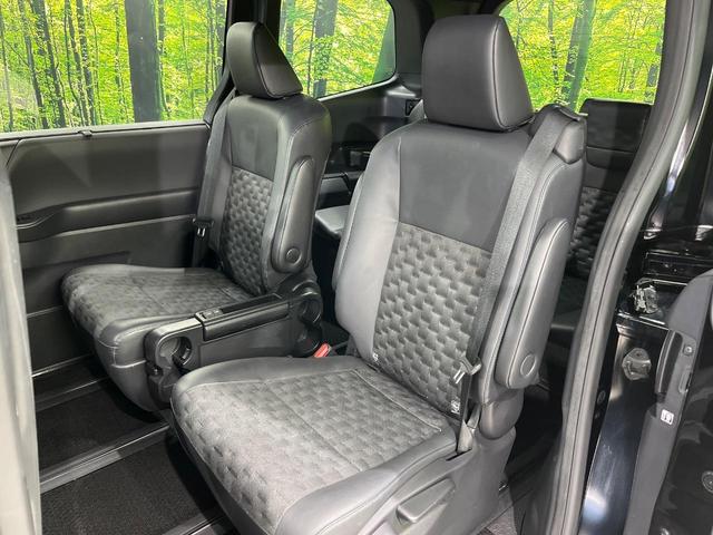 ヴォクシー Ｓ－Ｚ　４ＷＤ　ディスプレイオーディオ　両側電動ドア　後席モニター　バックカメラ　衝突被害軽減システム　レーダークルーズ　禁煙車　電動リアゲート　ドラレコ　コーナーセンサー　スマートキー　ＬＥＤヘッド　ＥＴＣ（44枚目）