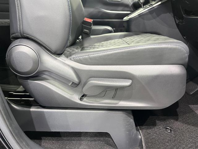 ヴォクシー Ｓ－Ｚ　４ＷＤ　ディスプレイオーディオ　両側電動ドア　後席モニター　バックカメラ　衝突被害軽減システム　レーダークルーズ　禁煙車　電動リアゲート　ドラレコ　コーナーセンサー　スマートキー　ＬＥＤヘッド　ＥＴＣ（48枚目）