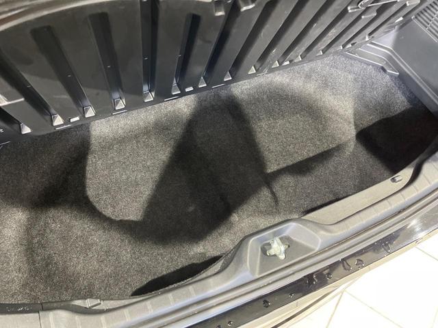 ヴォクシー Ｓ－Ｚ　４ＷＤ　ディスプレイオーディオ　両側電動ドア　後席モニター　バックカメラ　衝突被害軽減システム　レーダークルーズ　禁煙車　電動リアゲート　ドラレコ　コーナーセンサー　スマートキー　ＬＥＤヘッド　ＥＴＣ（51枚目）