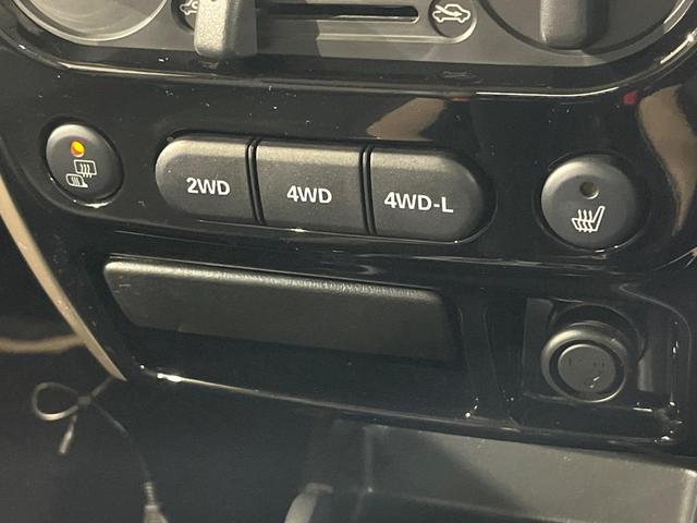 ジムニー ランドベンチャー　ＳＤナビ　禁煙車　シートヒーター　電動格納ミラー　革巻きステアリング　プライバシーガラス　ドアバイザー　電動格納ミラー　パワーステアリング　パワーウィンドウ　フルセグ　盗難防止システム　衝突安全ボディ（4枚目）