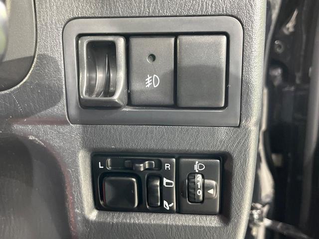 ジムニー ランドベンチャー　ＳＤナビ　禁煙車　シートヒーター　電動格納ミラー　革巻きステアリング　プライバシーガラス　ドアバイザー　電動格納ミラー　パワーステアリング　パワーウィンドウ　フルセグ　盗難防止システム　衝突安全ボディ（5枚目）