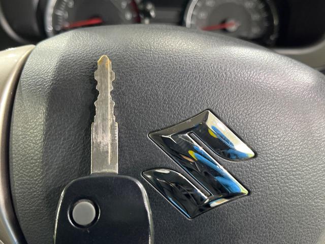 ジムニー ランドベンチャー　ＳＤナビ　禁煙車　シートヒーター　電動格納ミラー　革巻きステアリング　プライバシーガラス　ドアバイザー　電動格納ミラー　パワーステアリング　パワーウィンドウ　フルセグ　盗難防止システム　衝突安全ボディ（7枚目）