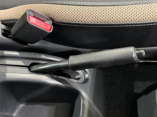 ジムニー ランドベンチャー　ＳＤナビ　禁煙車　シートヒーター　電動格納ミラー　革巻きステアリング　プライバシーガラス　ドアバイザー　電動格納ミラー　パワーステアリング　パワーウィンドウ　フルセグ　盗難防止システム　衝突安全ボディ（42枚目）