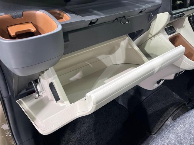 シエンタ ハイブリッドＺ　４ＷＤ　両側電動ドア　１０インチ純正ディスプレイオーディオ　セーフティーセンス　全周囲カメラ　　レーダークルーズ　禁煙車　ドラレコ　コーナーセンサー　スマートキー　ＬＥＤヘッド　ＥＴＣ（51枚目）