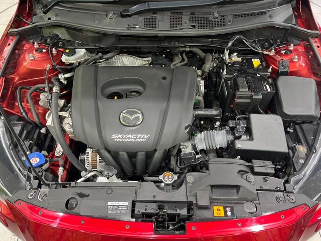 デミオ １５Ｓツーリング　Ｌパッケージ　４ＷＤ　マツダコネクト　全周囲カメラ　衝突軽減安全システム　ハーフレザーシート　スマートキー　ＬＥＤヘッド　ＥＴＣ　クルコン　純正１６インチアルミ　オートライト　オートエアコン　Ｂｌｕｅｔｏｏｔｈ（19枚目）