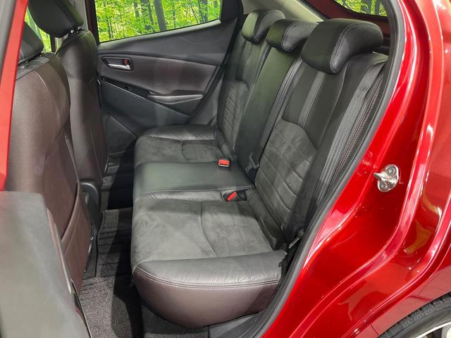 デミオ １５Ｓツーリング　Ｌパッケージ　４ＷＤ　マツダコネクト　全周囲カメラ　衝突軽減安全システム　ハーフレザーシート　スマートキー　ＬＥＤヘッド　ＥＴＣ　クルコン　純正１６インチアルミ　オートライト　オートエアコン　Ｂｌｕｅｔｏｏｔｈ（40枚目）