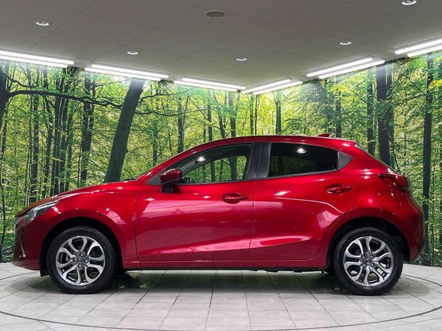 デミオ １５Ｓツーリング　Ｌパッケージ　４ＷＤ　マツダコネクト　全周囲カメラ　衝突軽減安全システム　ハーフレザーシート　スマートキー　ＬＥＤヘッド　ＥＴＣ　クルコン　純正１６インチアルミ　オートライト　オートエアコン　Ｂｌｕｅｔｏｏｔｈ（52枚目）