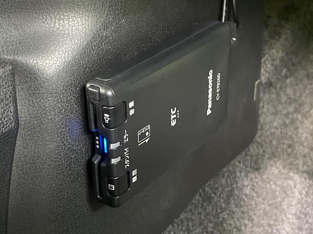 【ＥＴＣ】高速道路の料金所をストレスなく通過！話題のスポットやサービスエリアに多い「スマートＩＣ」利用時は必須のアイテムです。当店でセットアップを実施、ご納車当日からすぐにご利用いただけます！