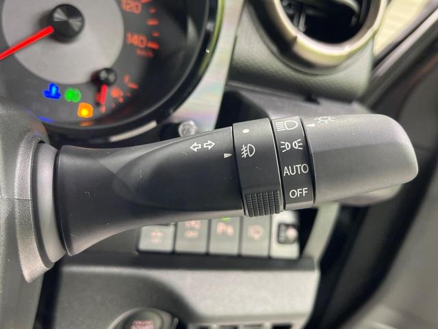ジムニー ＸＣ　４ＷＤ　ターボ　届出済未使用車　セーフティサポート　レーダークルーズ　コーナーセンサー　スマートキー　ＬＥＤヘッド　純正１６インチアルミ　車線逸脱警報　オートライト　オートエアコン（7枚目）