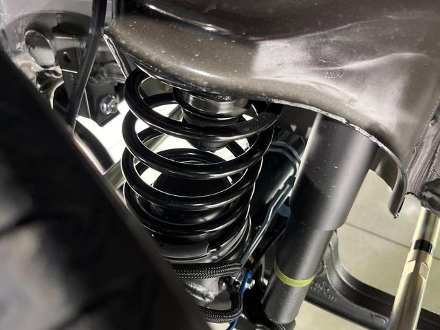 ジムニー ＸＣ　４ＷＤ　ターボ　届出済未使用車　セーフティサポート　レーダークルーズ　コーナーセンサー　スマートキー　ＬＥＤヘッド　純正１６インチアルミ　車線逸脱警報　オートライト　オートエアコン（40枚目）