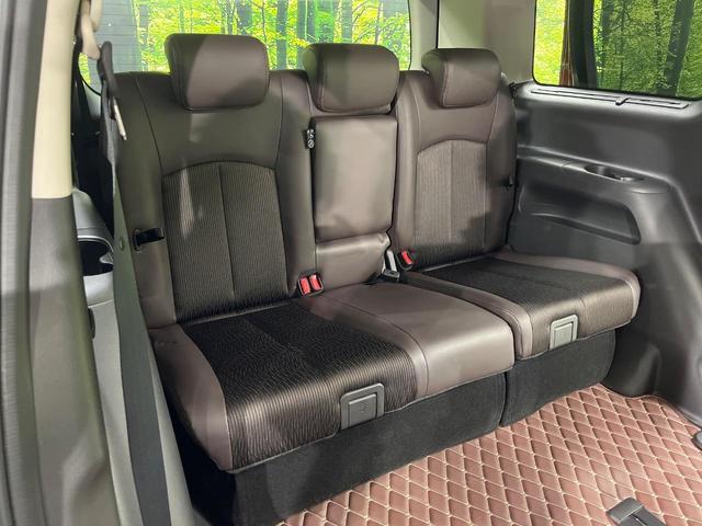 エルグランド ２５０ハイウェイスターＳ　両側電動スライドドア　純正ＳＤナビ　全周囲カメラ　禁煙車　衝突軽減装置　レーダークルーズ　スマートキー　オートライト　オートエアコン　ＬＥＤヘッド　ＥＴＣ　電動格納ミラー　プライバシーガラス（11枚目）