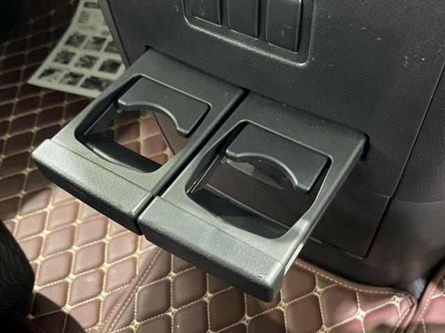 エルグランド ２５０ハイウェイスターＳ　両側電動スライドドア　純正ＳＤナビ　全周囲カメラ　禁煙車　衝突軽減装置　レーダークルーズ　スマートキー　オートライト　オートエアコン　ＬＥＤヘッド　ＥＴＣ　電動格納ミラー　プライバシーガラス（52枚目）