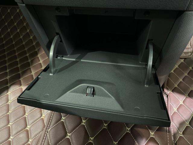 エルグランド ２５０ハイウェイスターＳ　両側電動スライドドア　純正ＳＤナビ　全周囲カメラ　禁煙車　衝突軽減装置　レーダークルーズ　スマートキー　オートライト　オートエアコン　ＬＥＤヘッド　ＥＴＣ　電動格納ミラー　プライバシーガラス（53枚目）