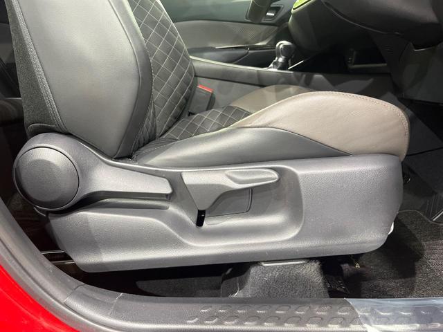 C-HR G 純正8型ナビ付ディスプレイオーディオ バックカメラ 禁煙車 レーダークルーズ ETC 衝突被害軽減装置 ハーフレザーシート ドラレコ コーナーセンサー スマートキー LEDヘッド 純正18インチアルミ(39枚目)