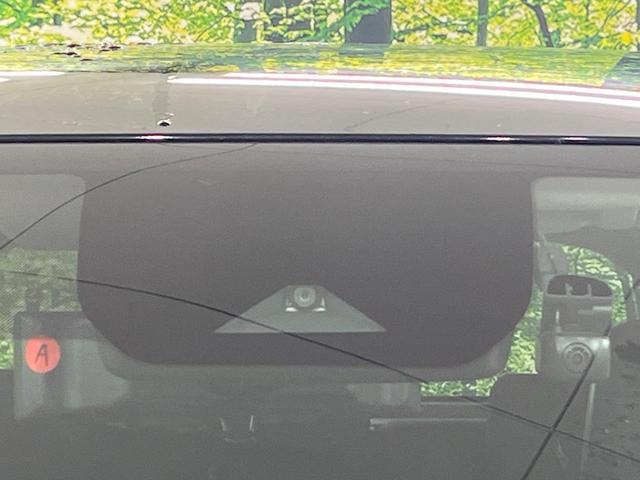 オーラ Ｇ　ＦＯＵＲ　レザーエディション　ＢＯＳＥサウンド　純正ＳＤナビ　全周囲カメラ　禁煙車　衝突軽減装置　レーダークルーズ　ＥＴＣ　スマートキー　オートライト　オートエアコン　ＬＥＤヘッド　ＬＥＤフォグ　シートヒーター　クリアランスソナー（6枚目）