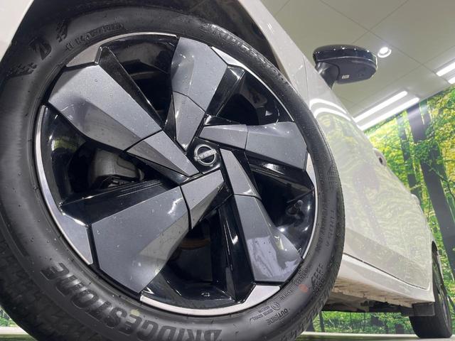 オーラ Ｇ　ＦＯＵＲ　レザーエディション　ＢＯＳＥサウンド　純正ＳＤナビ　全周囲カメラ　禁煙車　衝突軽減装置　レーダークルーズ　ＥＴＣ　スマートキー　オートライト　オートエアコン　ＬＥＤヘッド　ＬＥＤフォグ　シートヒーター　クリアランスソナー（14枚目）