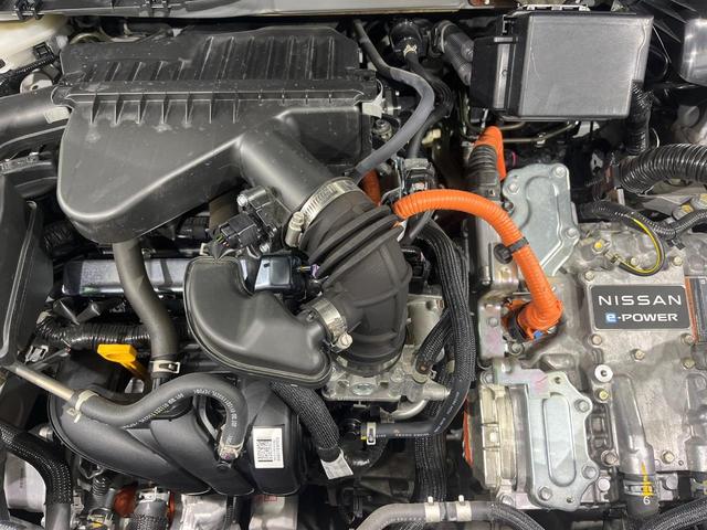 オーラ Ｇ　ＦＯＵＲ　レザーエディション　ＢＯＳＥサウンド　純正ＳＤナビ　全周囲カメラ　禁煙車　衝突軽減装置　レーダークルーズ　ＥＴＣ　スマートキー　オートライト　オートエアコン　ＬＥＤヘッド　ＬＥＤフォグ　シートヒーター　クリアランスソナー（19枚目）