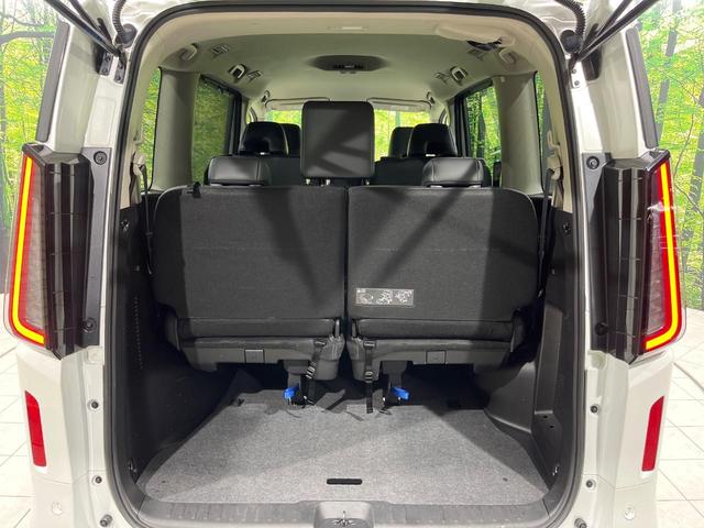 セレナ ハイウェイスターＶ　４ＷＤ　１２．３インチナビ　アラウンドビューカメラ　ＥＴＣ２．０　禁煙車　３６０度セーフティアシスト　ハンズフリー両側電動スライド　ＬＥＤヘッド＆フォグ　オートライト　インテリジェントルームミラー（11枚目）