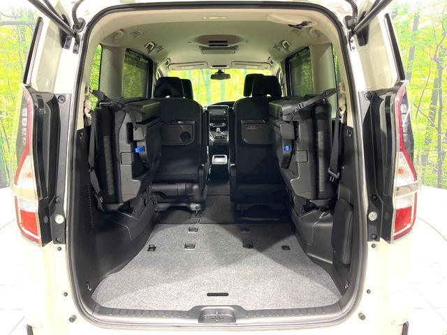 セレナ ｅ－パワー　ハイウェイスターＶ　後席モニター　両側電動ドア　禁煙車　純正ＳＤナビ　全周囲カメラ　衝突被害軽減システム　スマートキー　ＬＥＤヘッド　ＥＴＣ　クルコン　純正１５インチアルミ　Ｂｌｕｅｔｏｏｔｈ（12枚目）