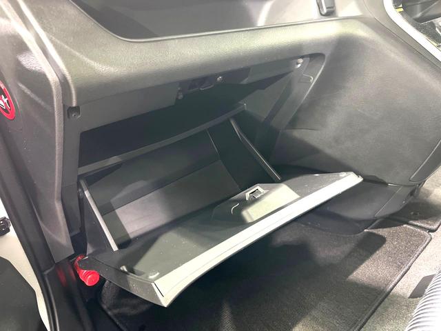 セレナ ｅ－パワー　ハイウェイスターＶ　後席モニター　両側電動ドア　禁煙車　純正ＳＤナビ　全周囲カメラ　衝突被害軽減システム　スマートキー　ＬＥＤヘッド　ＥＴＣ　クルコン　純正１５インチアルミ　Ｂｌｕｅｔｏｏｔｈ（63枚目）