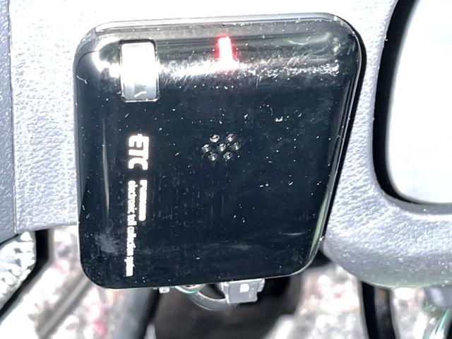 スペーシアカスタム ＸＳリミテッド　両側電動スライドドア　ＳＤナビ　禁煙車　衝突軽減装置　スマートキー　オートライト　ＨＩＤヘッド　シートヒーター　ＥＴＣ　オートエアコン　電動格納ミラー　プライバシーガラス　ドアバイザー　フルセグ（7枚目）