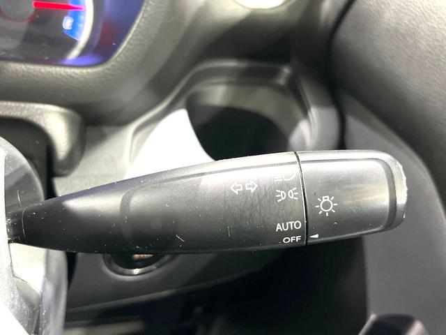 スペーシアカスタム ＸＳリミテッド　両側電動スライドドア　ＳＤナビ　禁煙車　衝突軽減装置　スマートキー　オートライト　ＨＩＤヘッド　シートヒーター　ＥＴＣ　オートエアコン　電動格納ミラー　プライバシーガラス　ドアバイザー　フルセグ（33枚目）