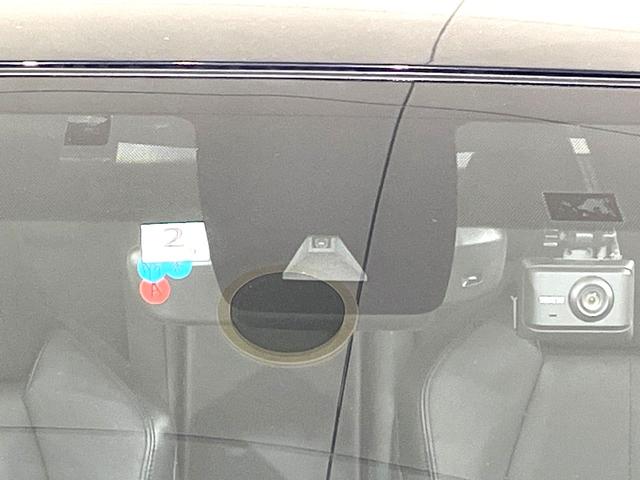 カローラクロス ハイブリッド　Ｚ　純正ＳＤナビ　バックカメラ　寒冷地仕様　禁煙車　衝突軽減装置　レーダークルーズ　スマートキー　オートライト　ＬＥＤヘッド　ＥＴＣ　パワーバックドア　パワーシート　シートヒーター　オートエアコン（6枚目）