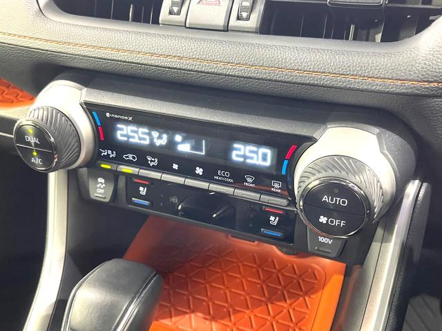 RAV4 ハイブリッドアドベンチャー 10インチディスプレイオーディオ 全周囲カメラ 禁煙車 寒冷地仕様 衝突軽減装置 レーダークルーズ スマートキー パワーシート シートヒーター ETC オートライト オートエアコン レーンアシスト(27枚目)