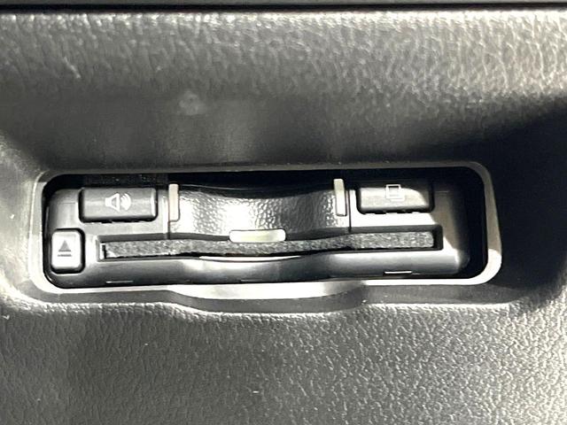 MAZDA3ファストバック 15Sツーリング 4WD 純正8.8インチナビ 360°ビューカメラ ETC ドラレコ 衝突軽減装置 レーダークルーズコントロール LEDヘッドライト フルセグTV Bluetooth接続 純正18インチアルミ(7枚目)