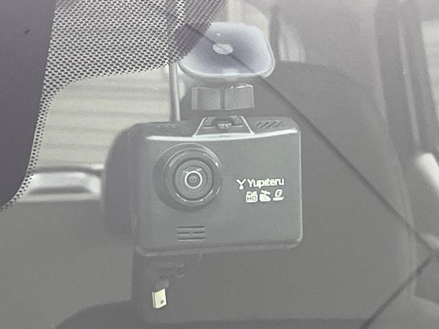 デイズ B 4WD インテリジェントエマージェンシーブレーキ ドラレコ 禁煙車 アイドリングストップ ハイビームアシスト 前席シートヒーター ドアバイザー プライバシーガラス(4枚目)